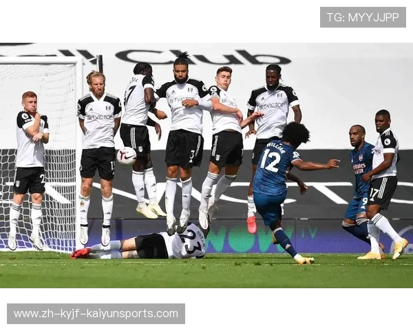 法甲进攻组织方式演化：中路穿插还是边路推进？