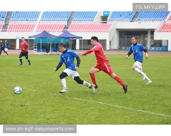 足球训练中的小范围对抗与技巧提升